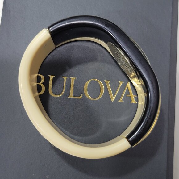 Ladies Dior x Bulova Bakelite Bangle Watch from 1976 VINTAGE PIECE! - Picture 2 of 8